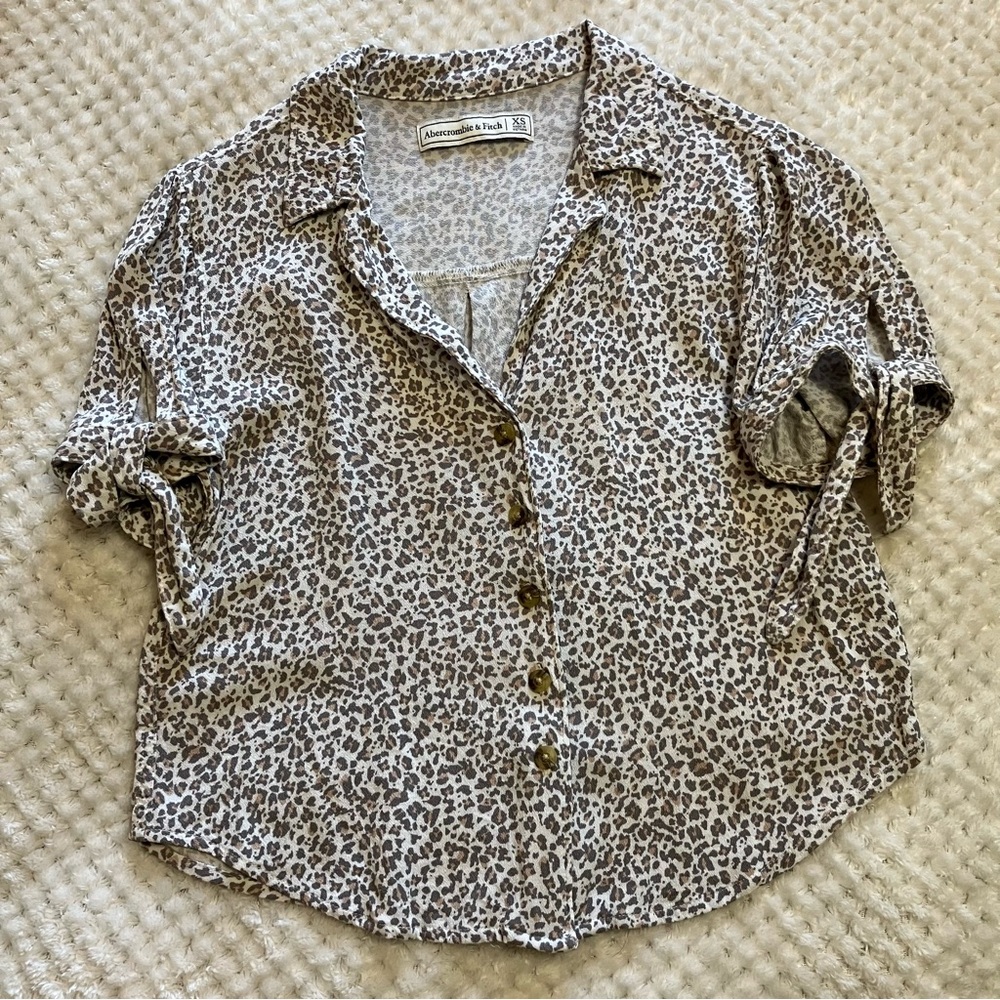 ABERCROMBIE AND FITCH ANIMAL PRINT BUTTON UP TOP